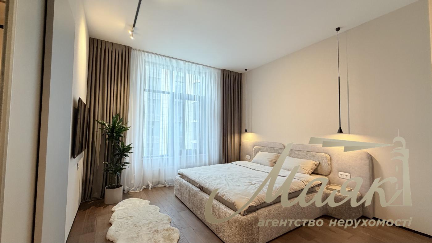 For sale 3-room apartment Residential Complex Novopecherskie Lipki, Dragomirova str.