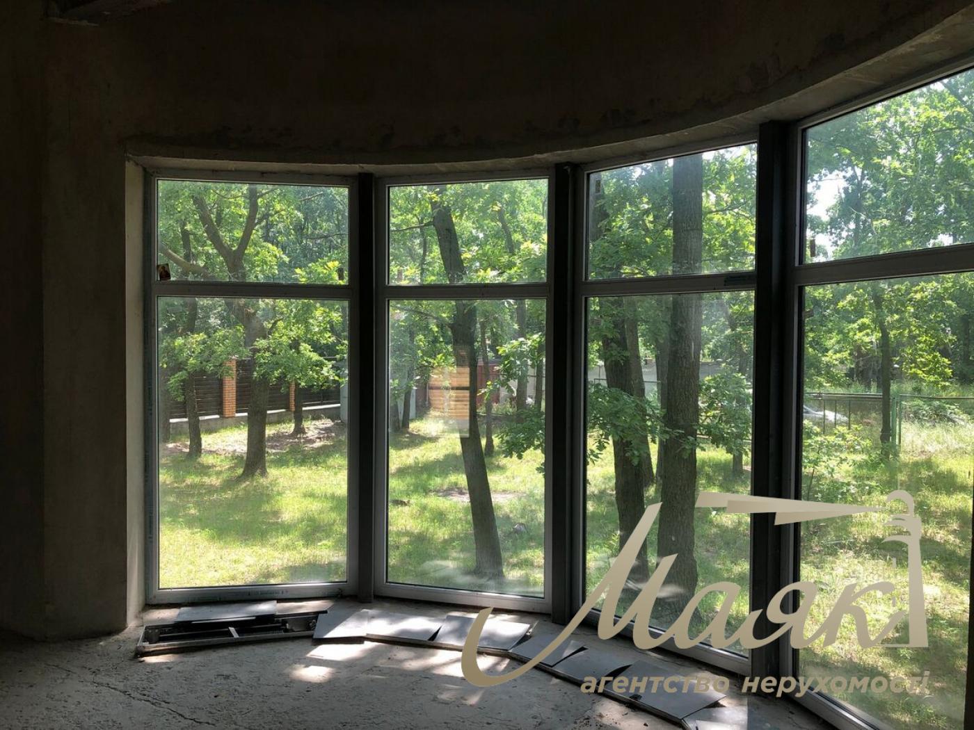 Продаж будинку 356м2 у Романкові з ділянкою 21 сотка