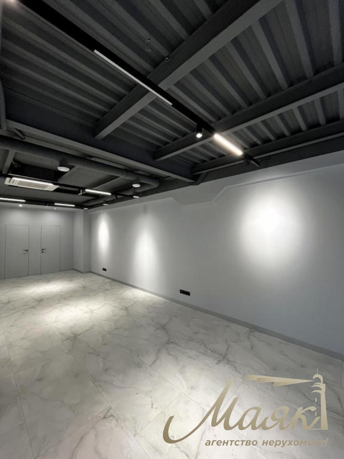 Оренда фасадного приміщення 89 м.кв. ЖК Дельмар, Центр