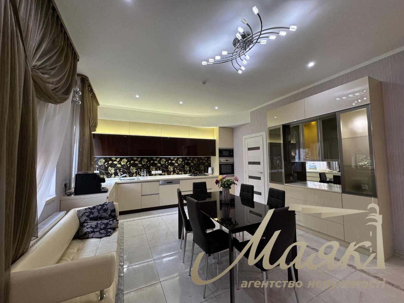 Rent 2-storey house 220m2 in. Ivankovici/Kruglyk, KG "Maetok"