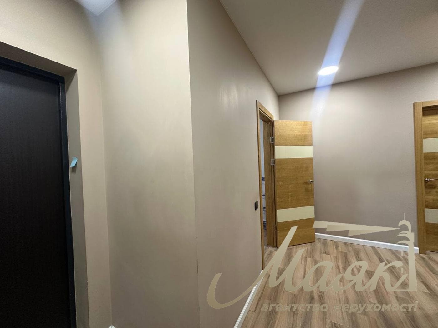 Оренда офісу площею 85 м² у ЖК «Французький квартал 2», вул. Маккейна, 1-Б, Печерський район.