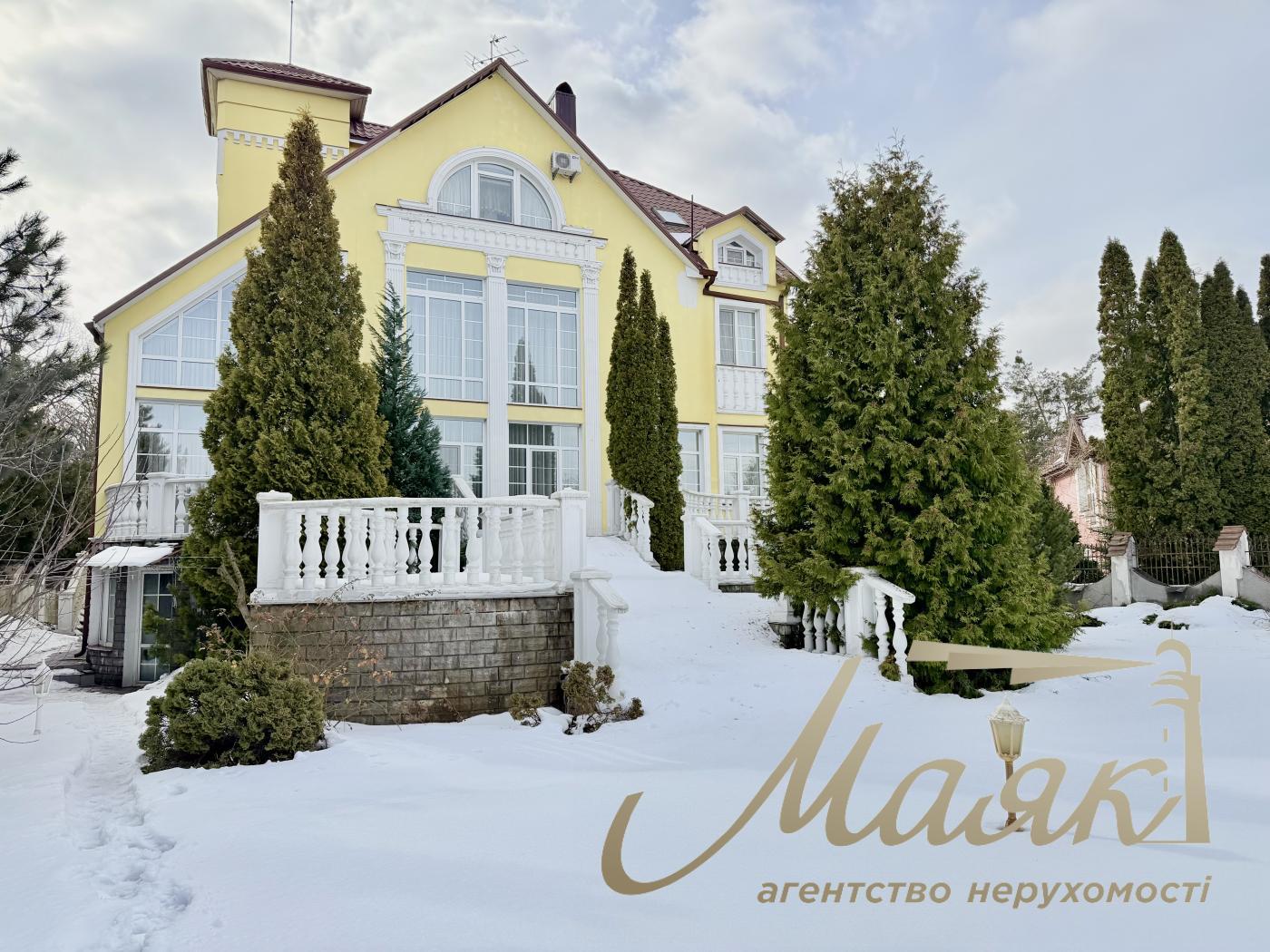 Rent 3-storey house 492,7m2, Lesniki