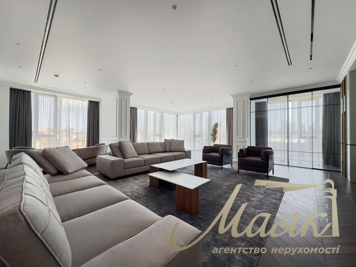 Rent of an exclusive apartment 300m2 in the residential complex Chicago Central house, Antonovicha st. (Gorky), 44