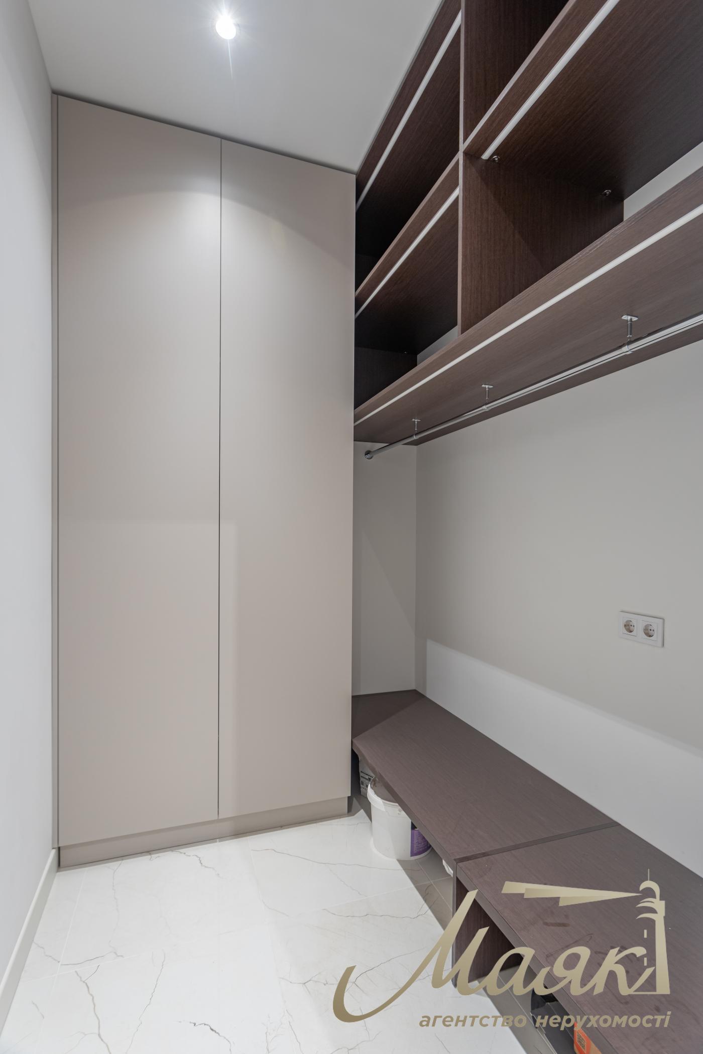 Продаж 4-кімнатної квартири 180 м² в ЖК "Новопечерські Липки", Драгомирова 15Б, Печерський район, Київ.