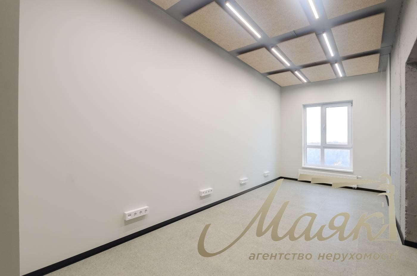 Office for rent 172m2 in Vladimirsky Residential Complex at 109 Antonovicha Street.