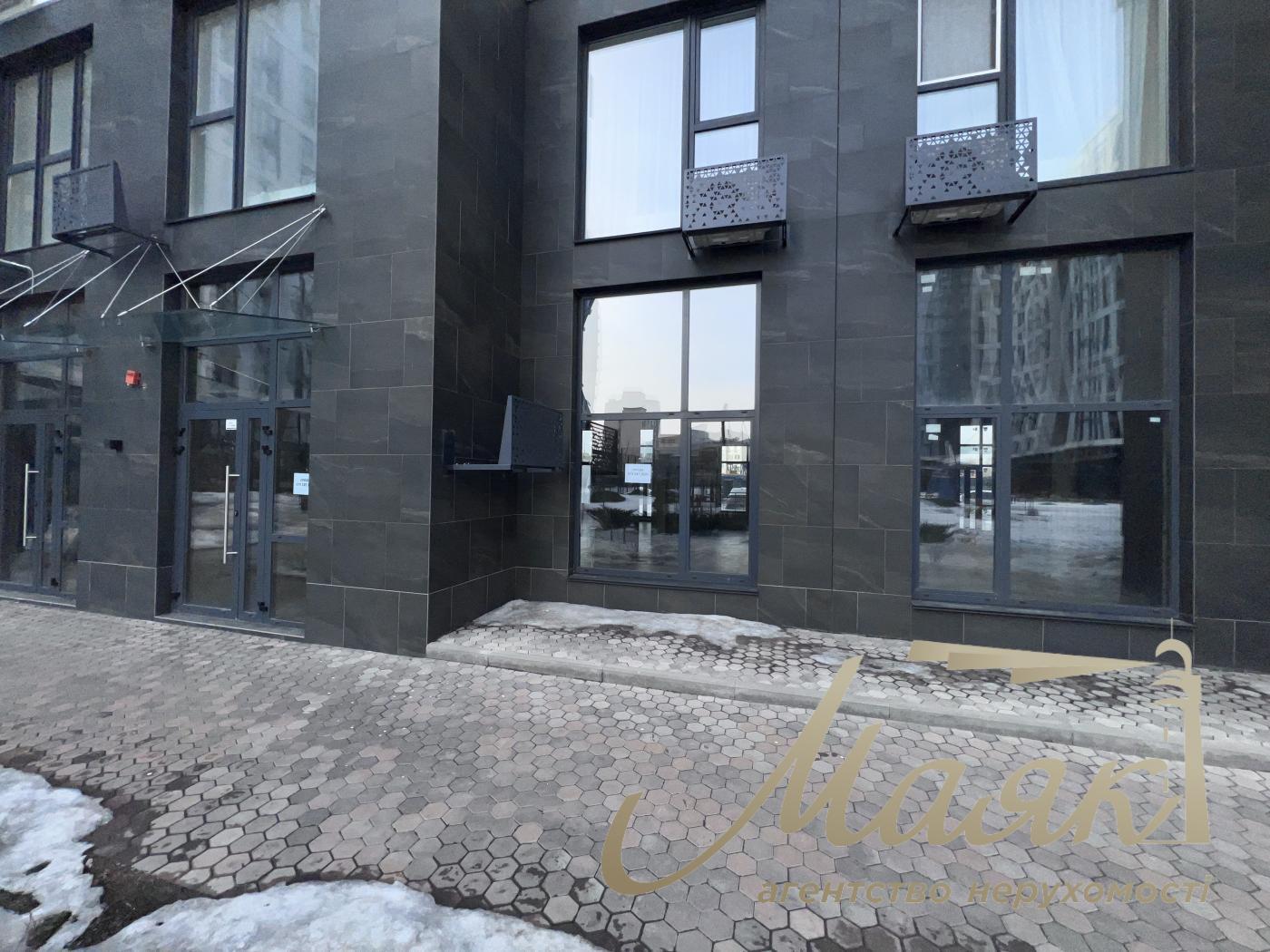 Rent a facade premises of 125 sq.m. on Narodnoe Opolchenie Street in Sky Avenue Residential Complex