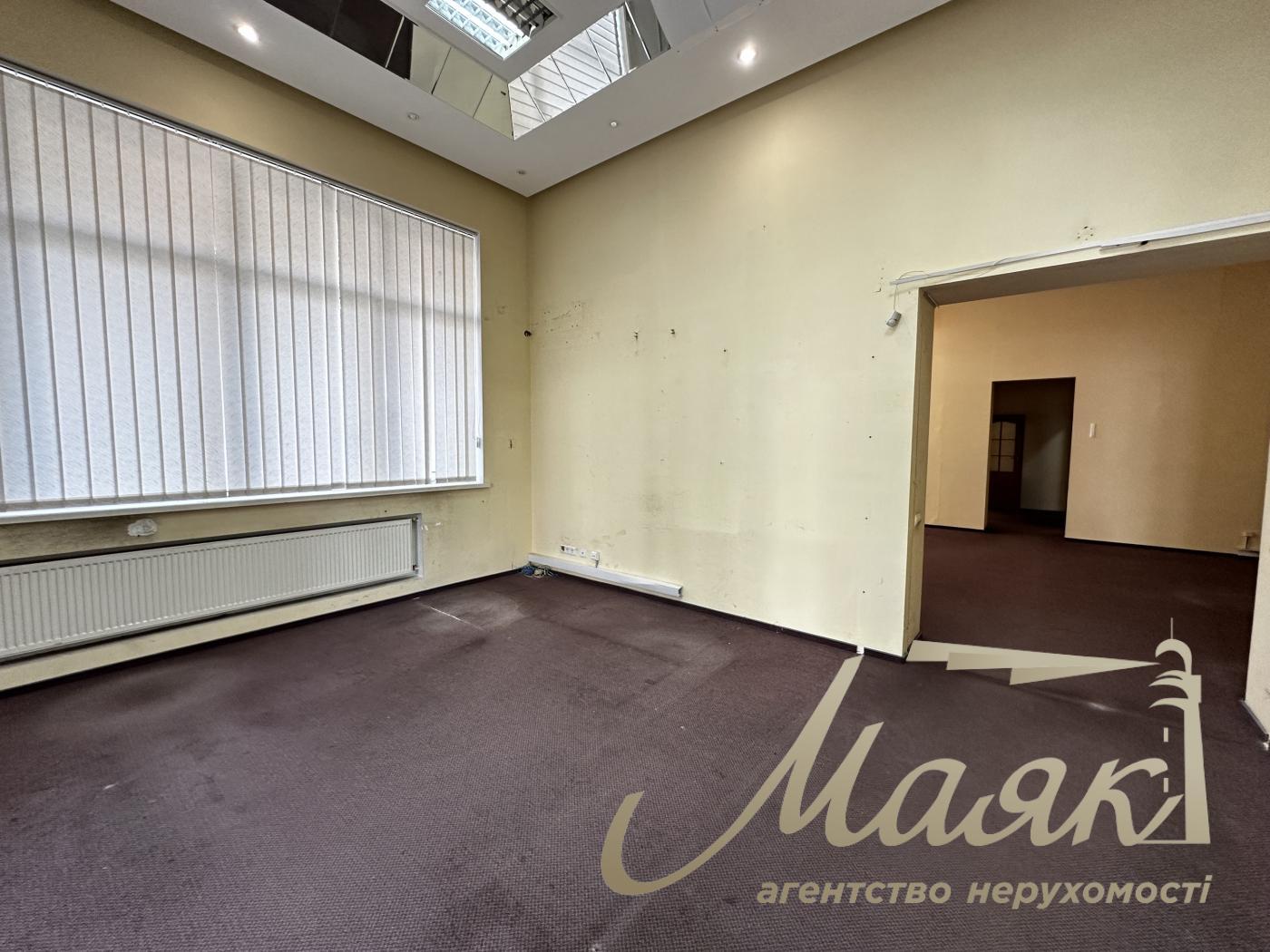 Продаж офісного приміщення в центрі вул. Тургенєвська, 28А-30А