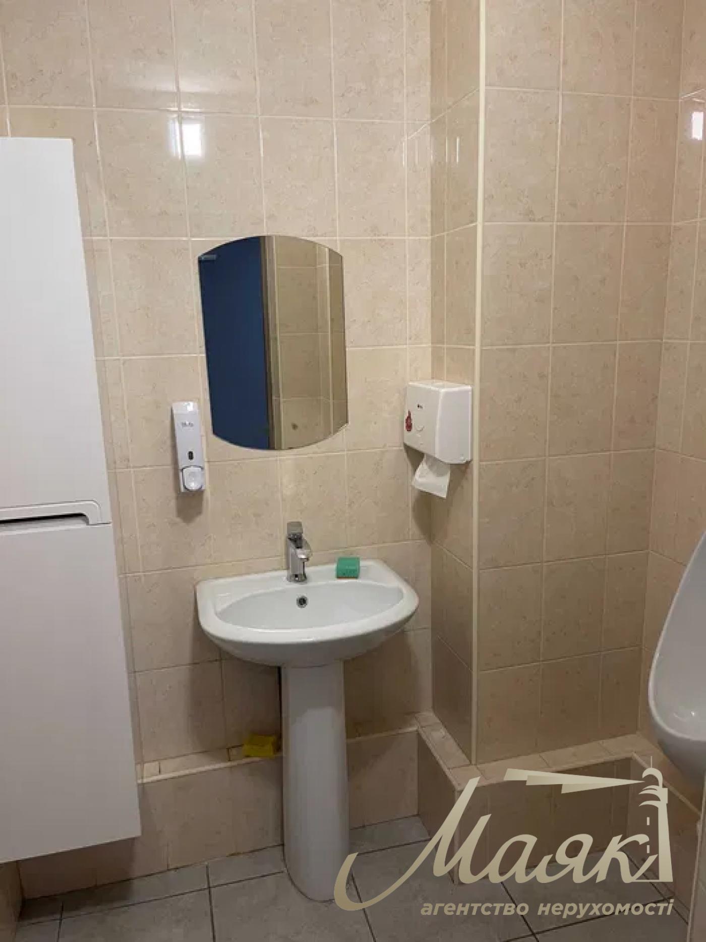 Office for rent 250m2 in Gloria Business Center, Nivki metro station