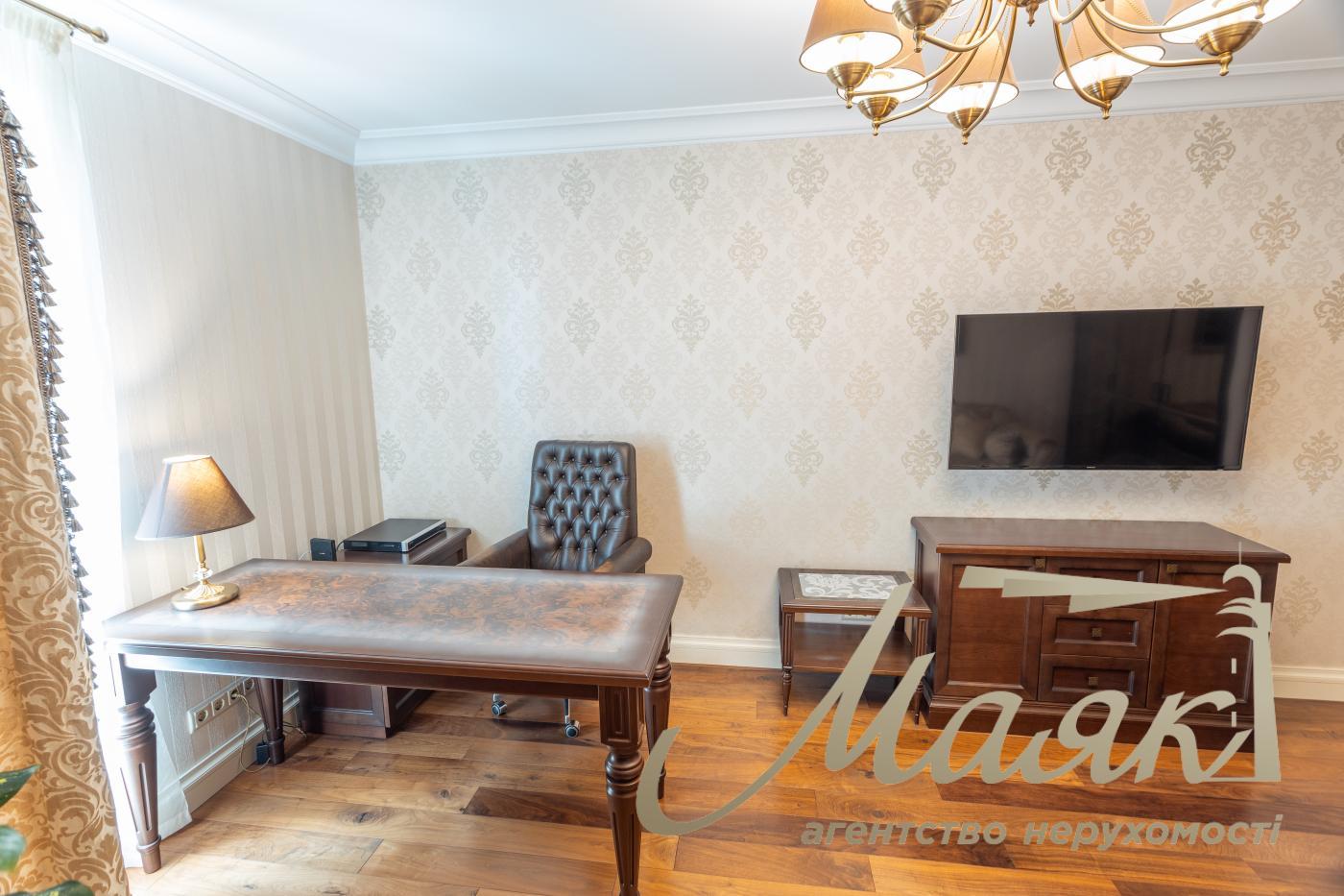 Sale 4k apartment with parking place in LCD Zverinetskyi, Pechersk, Kiev