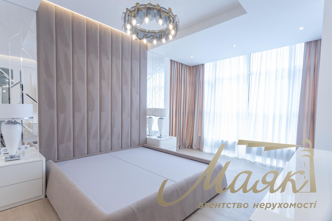 Продаж 4-кімнатної квартири 180 м² в ЖК "Новопечерські Липки", Драгомирова 15Б, Печерський район, Київ.