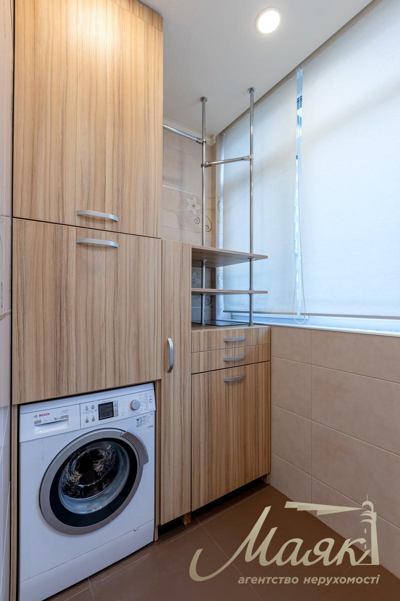 Продаж 4-кімнатної квартири в ЖК "Новопечерські Липки" Адреса: вул. О. Верхогляда (Драгомирова), 16, Печерський район.