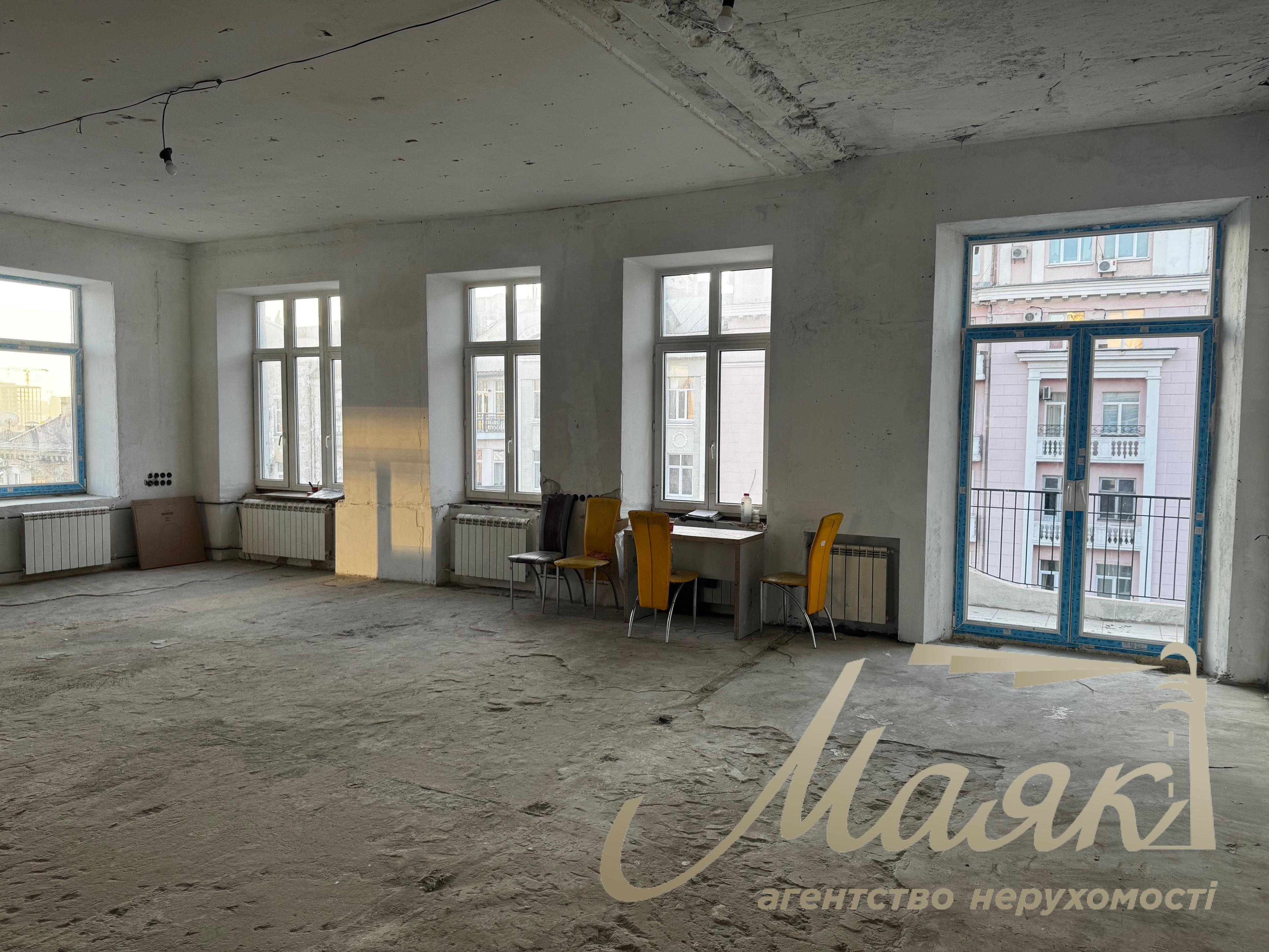 For sale 3-bedroom apartment, 137 m², Antonovicha str. 3A, the center of Kiev