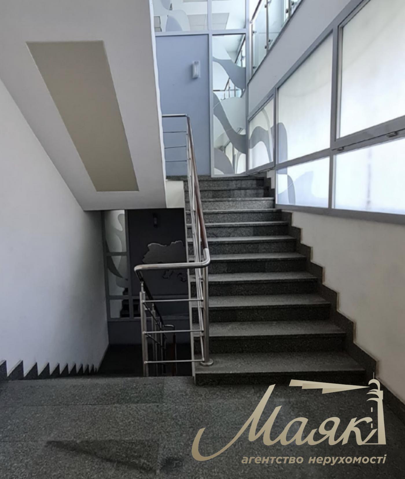 Оренда ОСЗ 5500м2 по вул.Міхнвоського 38, Звіринецька.