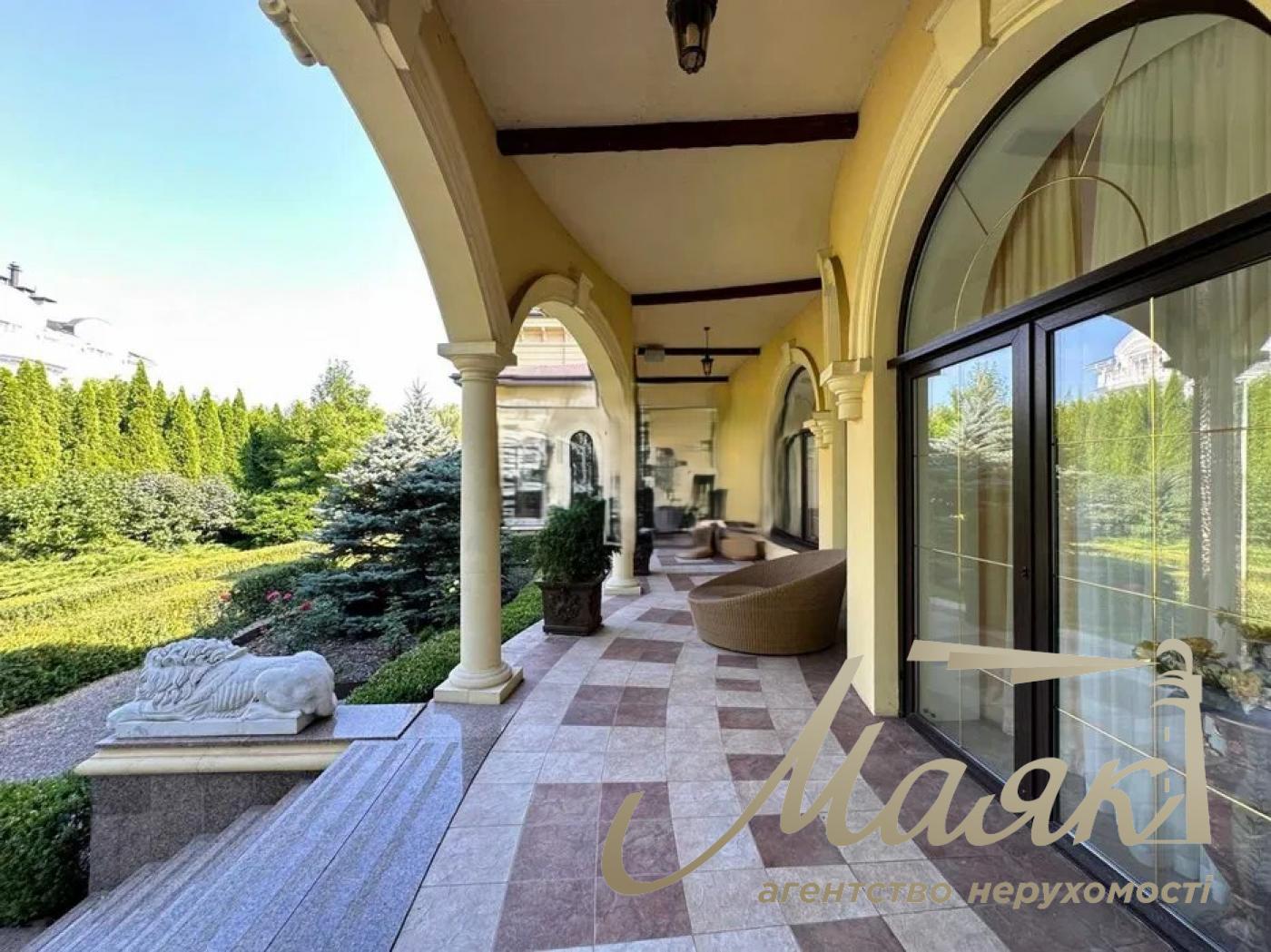 We offer for sale VIP-house in the cottage town "Golden Gate" (Koncha-Zaspa), Obukhovsky district.