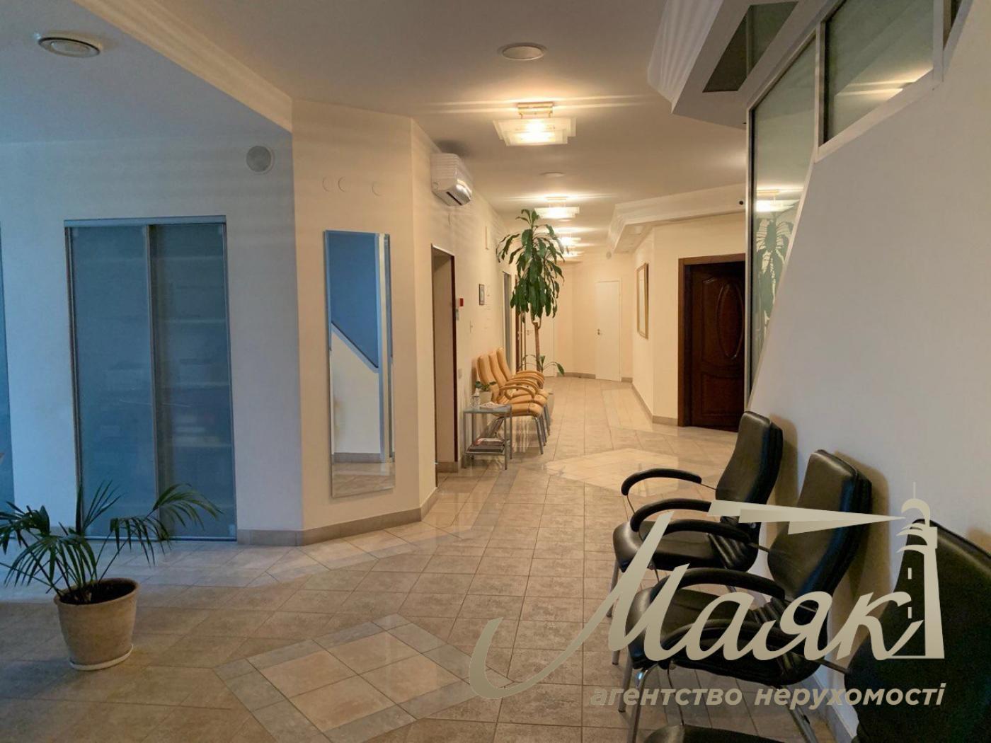 Sale of office 300 sq.m. in the center of Kiev, near the NSC "Olympic"