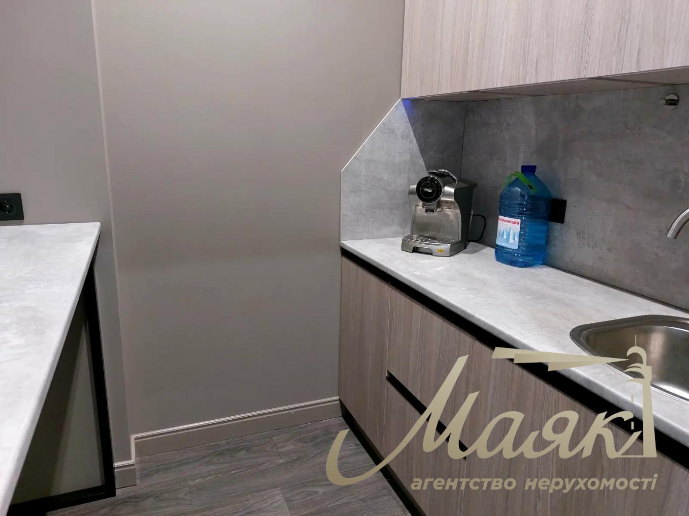 Office for rent 47m2 on Zhilyanskaya str. 68, Kadorr, Olimpiyskaya