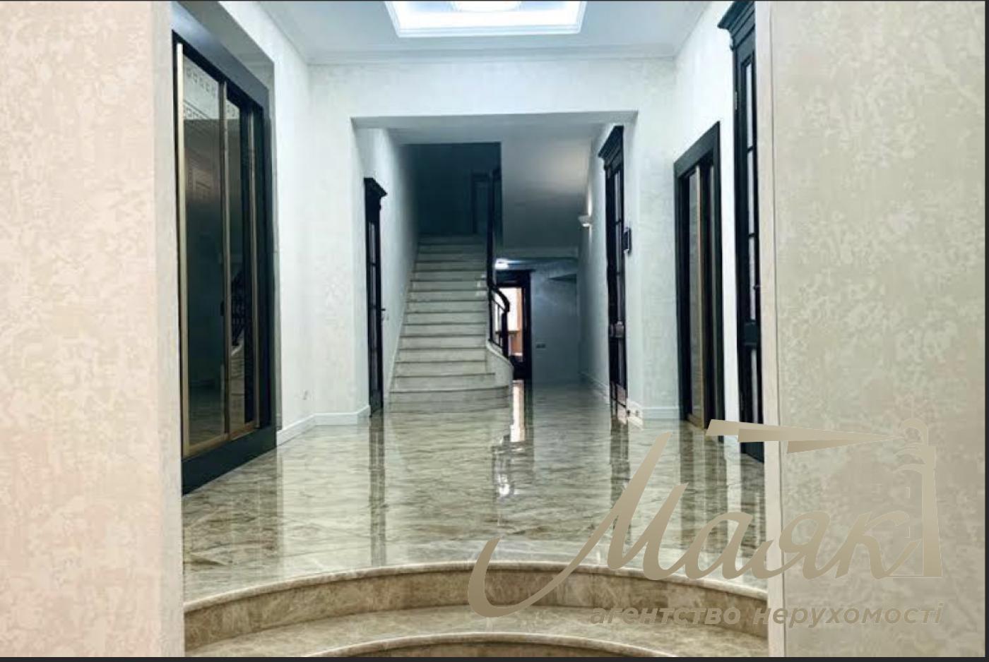 Оренда 4-х поверховий будинок 850м2, Чапаєвка