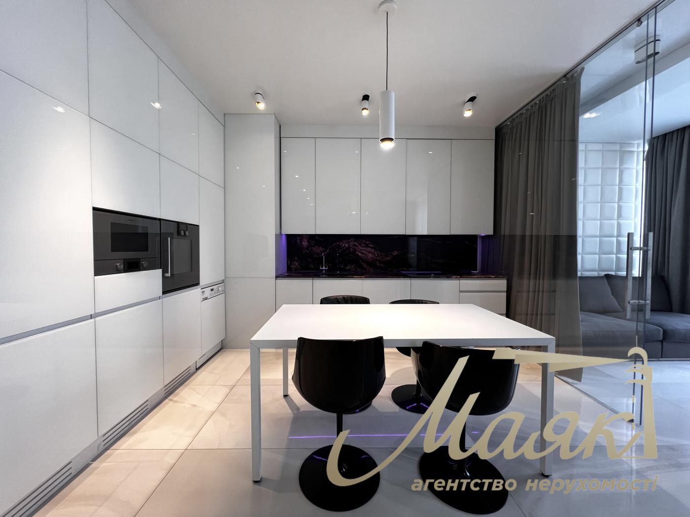 For sale 4-bedroom apartment, LCD Novopecherskie Lipki, 116.4m², Pechersk, Kyiv