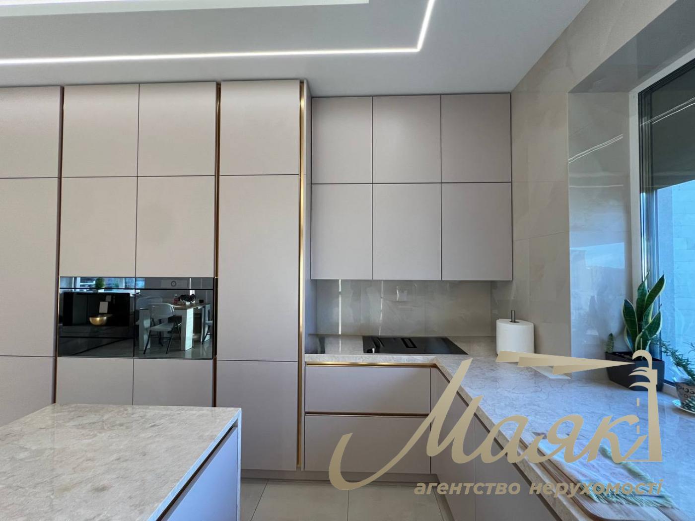 Продаж двоповерхового будинку 274м2 у Лісниках поруч з Equides Club