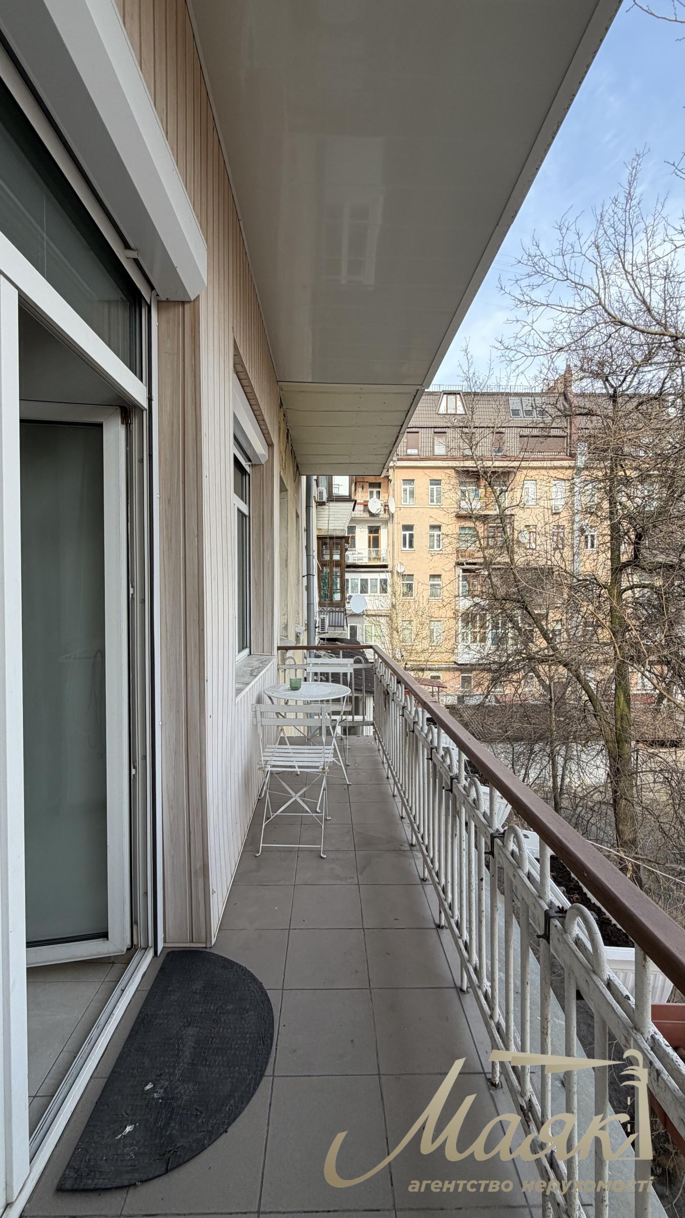 For sale 3-room apartment 98m2, str. Yaroslavov Val, 19, Shevchenkovsky district, Near Golden Gate, Sofia Square, Andreevsky Descent.