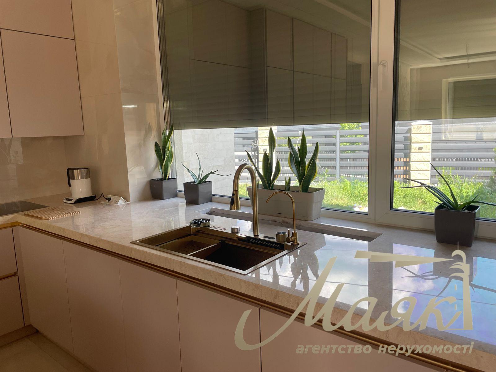 Продаж двоповерхового будинку 274м2 у Лісниках поруч з Equides Club