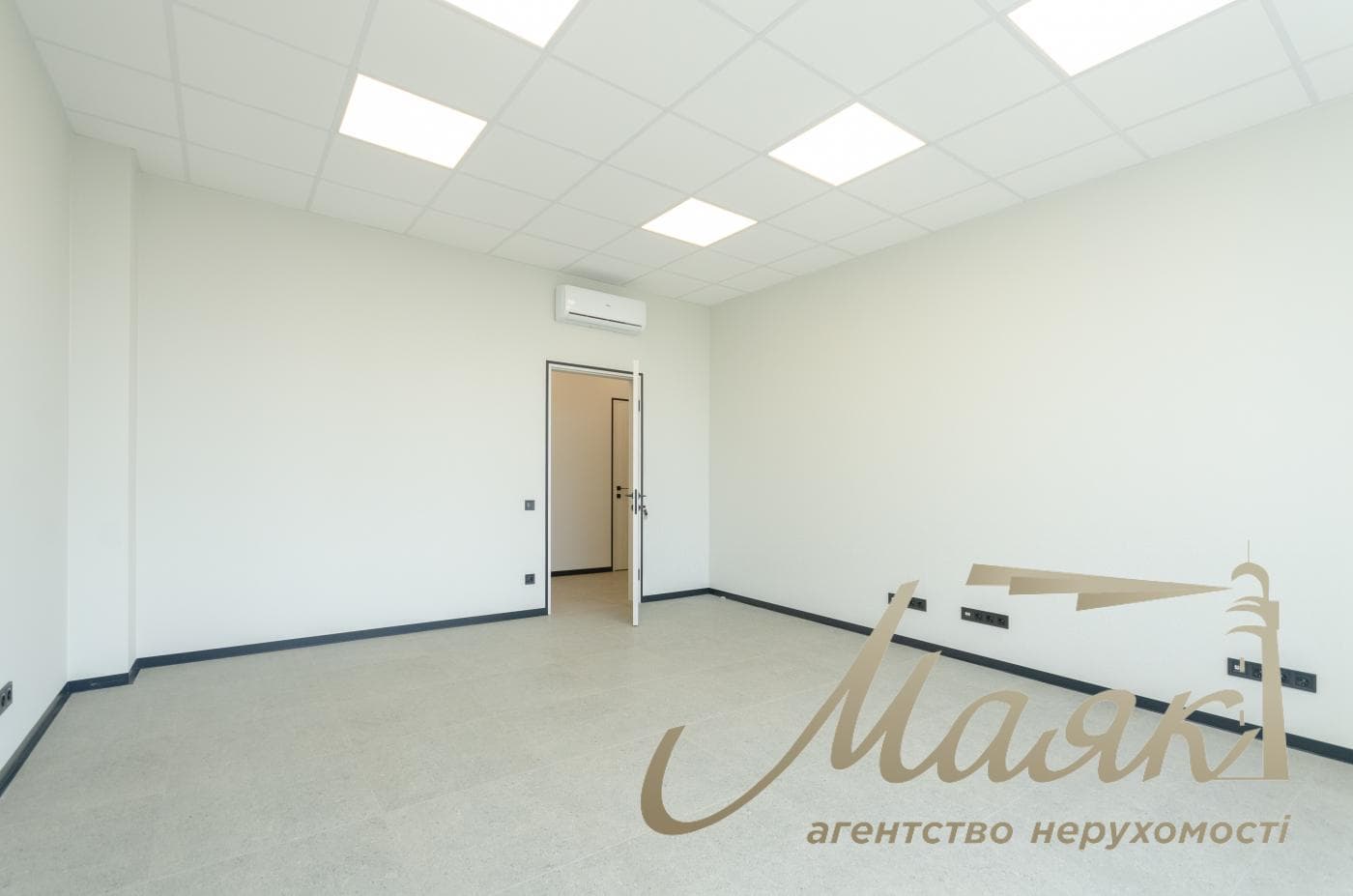 150 m² office space for rent in the Richmond residential complex, 26 McKenna Street; equipped with an inverter.
