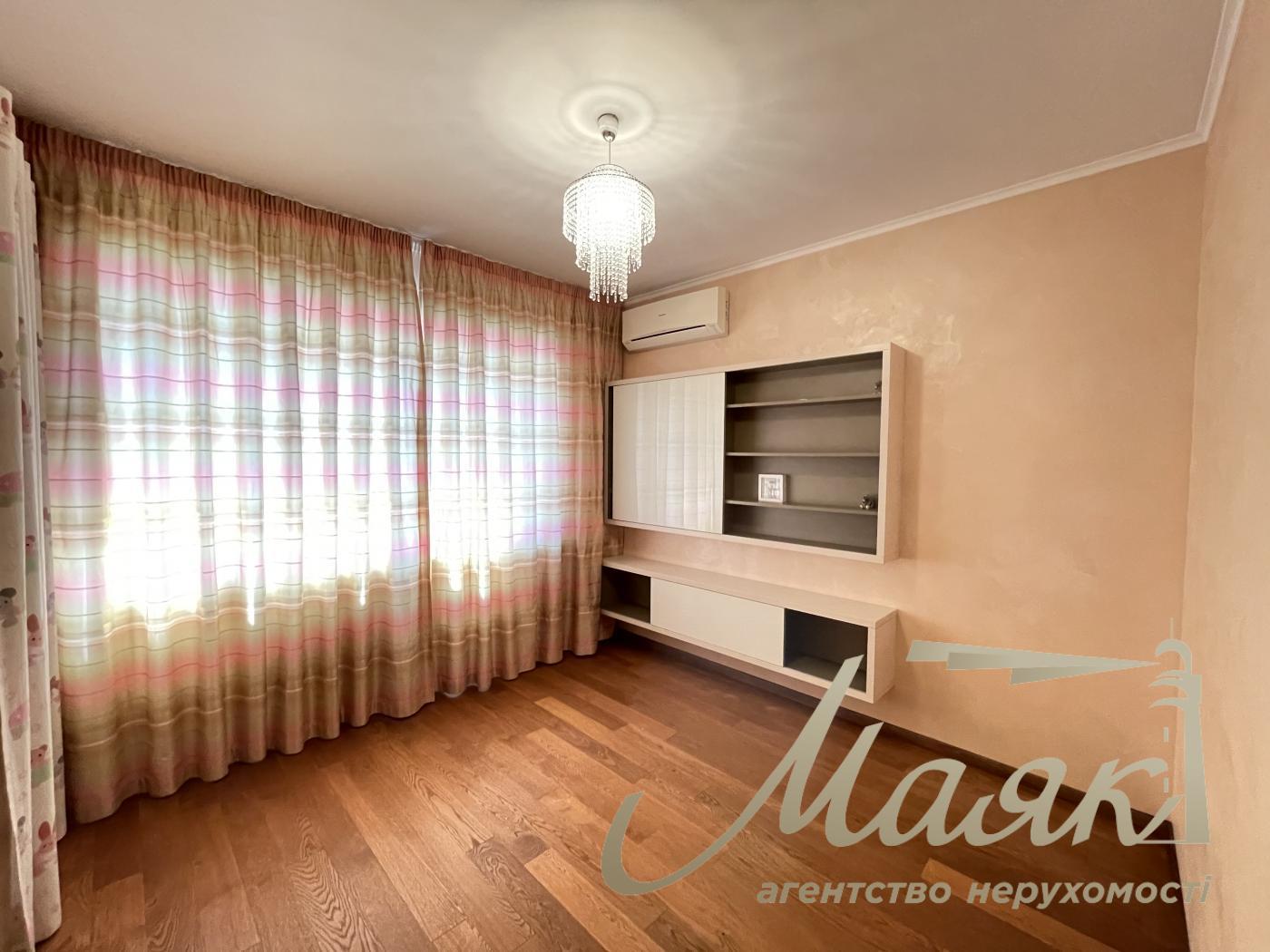 Продаж дворівневої 4к квартири вул. Котельникова, Святошино