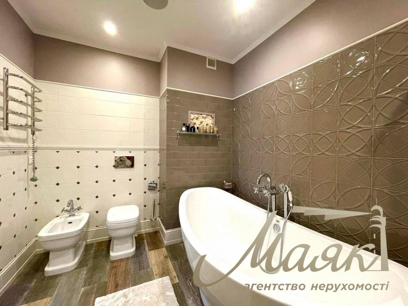 For sale 4 bedroom apartment in Park Avenue Residential Complex, 60 Goloseevsky Ave.
