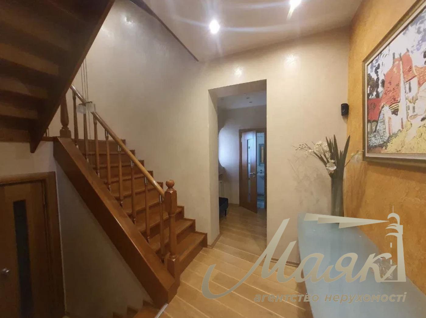 Оренда будинку з виходом до озера. Містечко Авгур, що охороняється, с.Нові безрадичі/Романків 1 га ділянка.