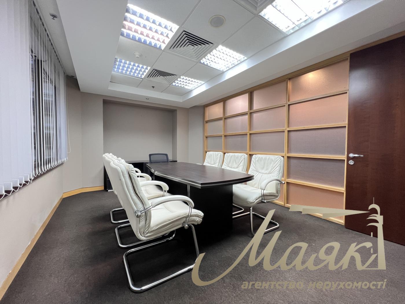 Оренда офісу 77 кв.м в БЦ Леонардо по вул. Богдана Хмельницького 52/17