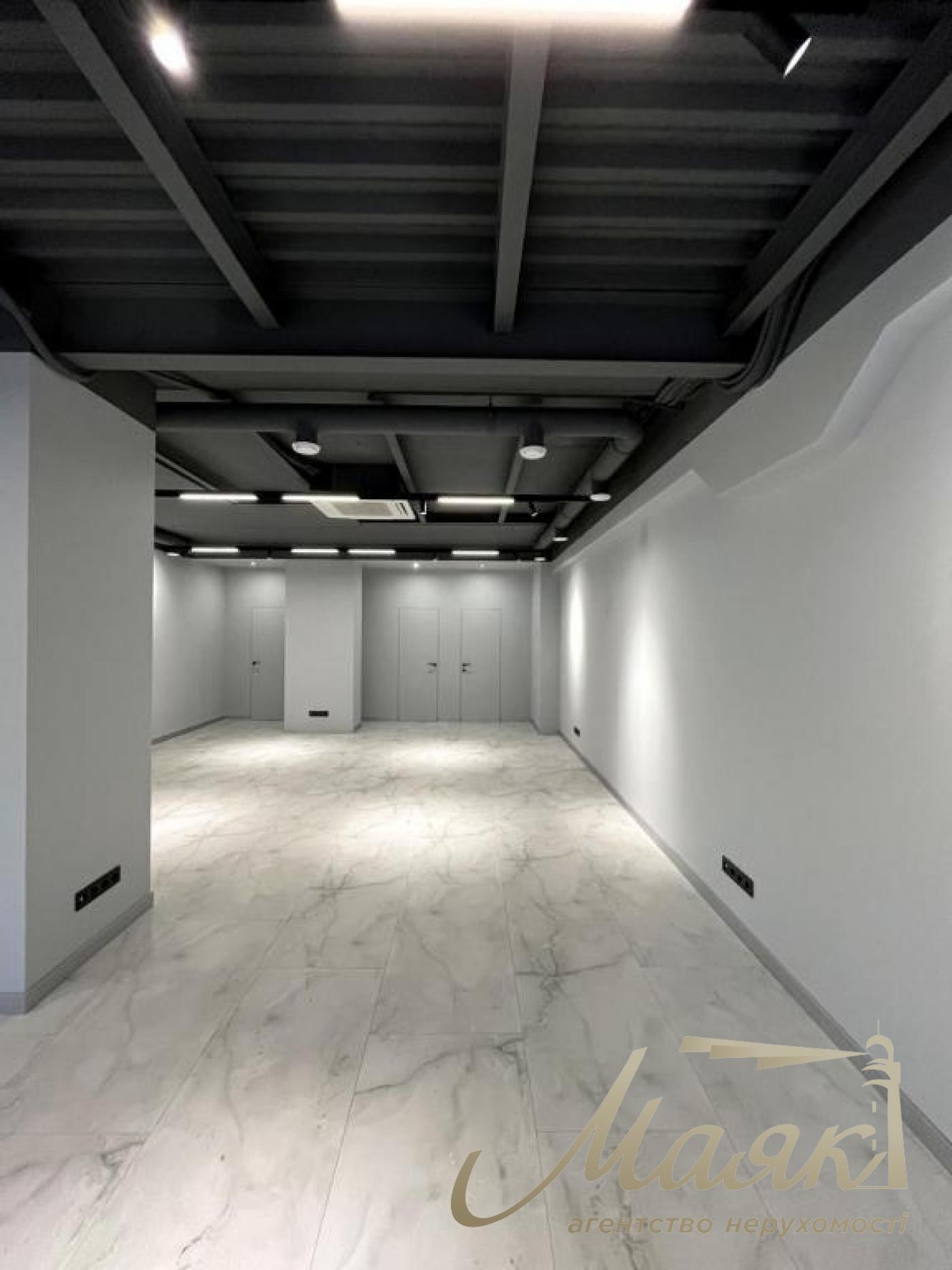 Оренда фасадного приміщення 89 м.кв. ЖК Дельмар, Центр