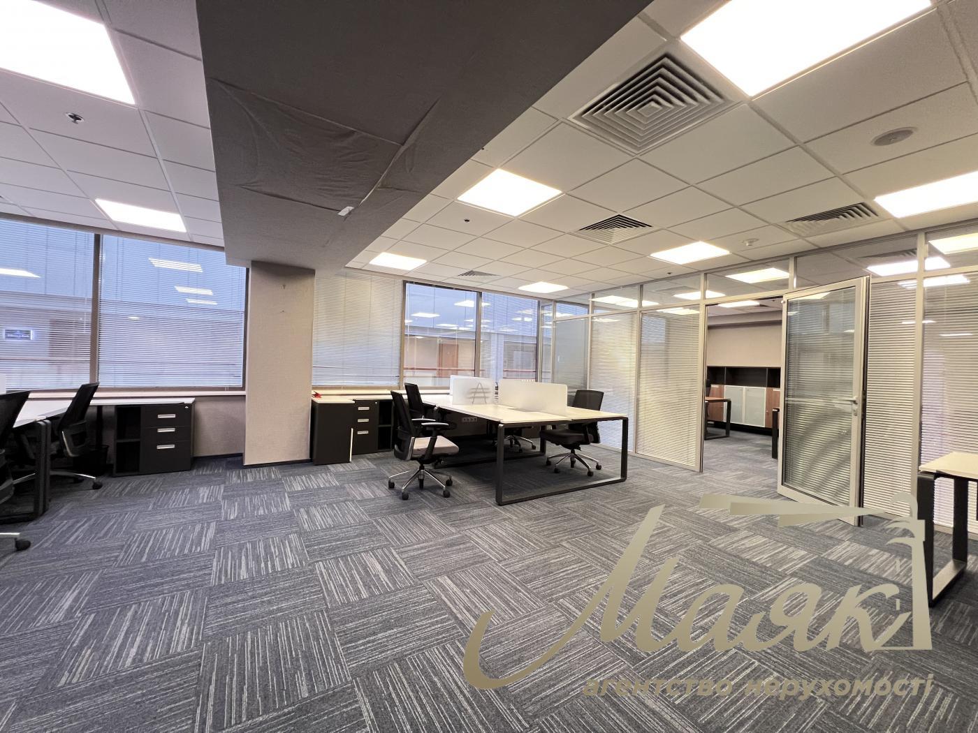 Оренда офісу 77 кв.м в БЦ Леонардо по вул. Богдана Хмельницького 52/17