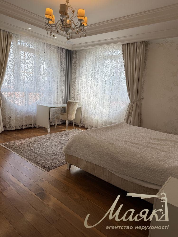 Оренда 200 м² сучасної квартири БЕЗ ВІДКЛЮЧЕНЬ, є інвертор, 2 паркомісця, 4 кімнати