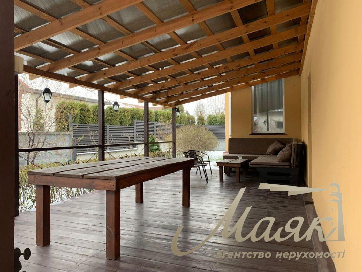 Rent a house 300m2 in the village of Kozin, ulitsa Nova,70