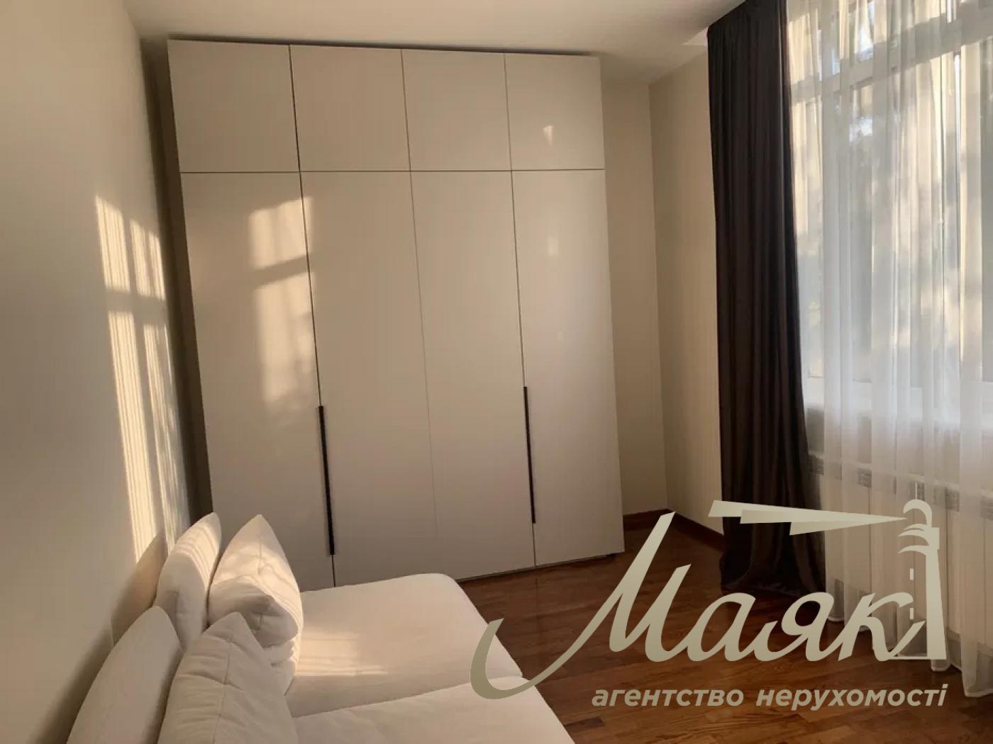 Продаж будинку на Печерську, вул. Товарна