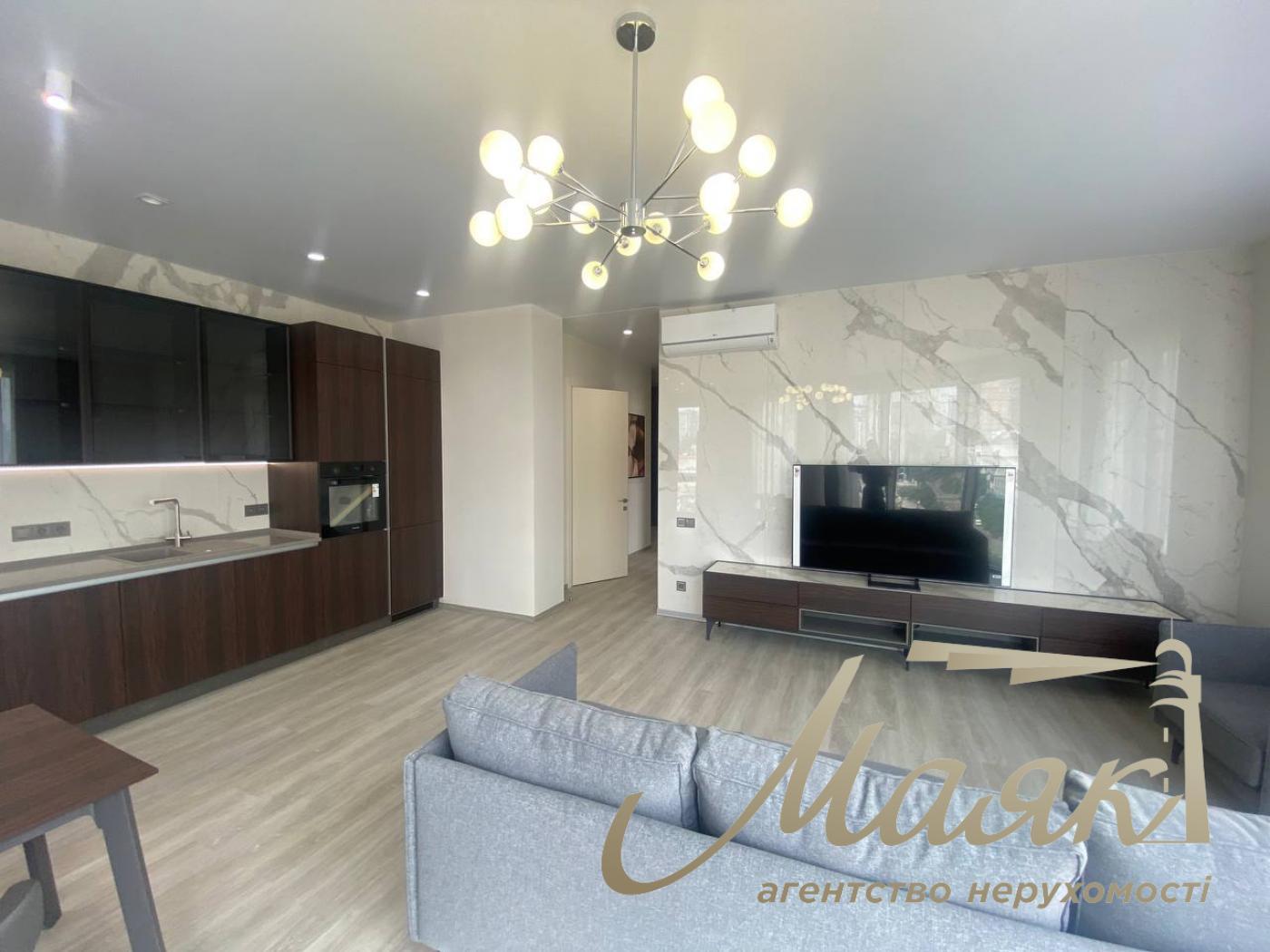 Rent of a 4-room apartment in the Atlantic residential complex at 118 Antonovycha Street, Palace of Ukraine.
