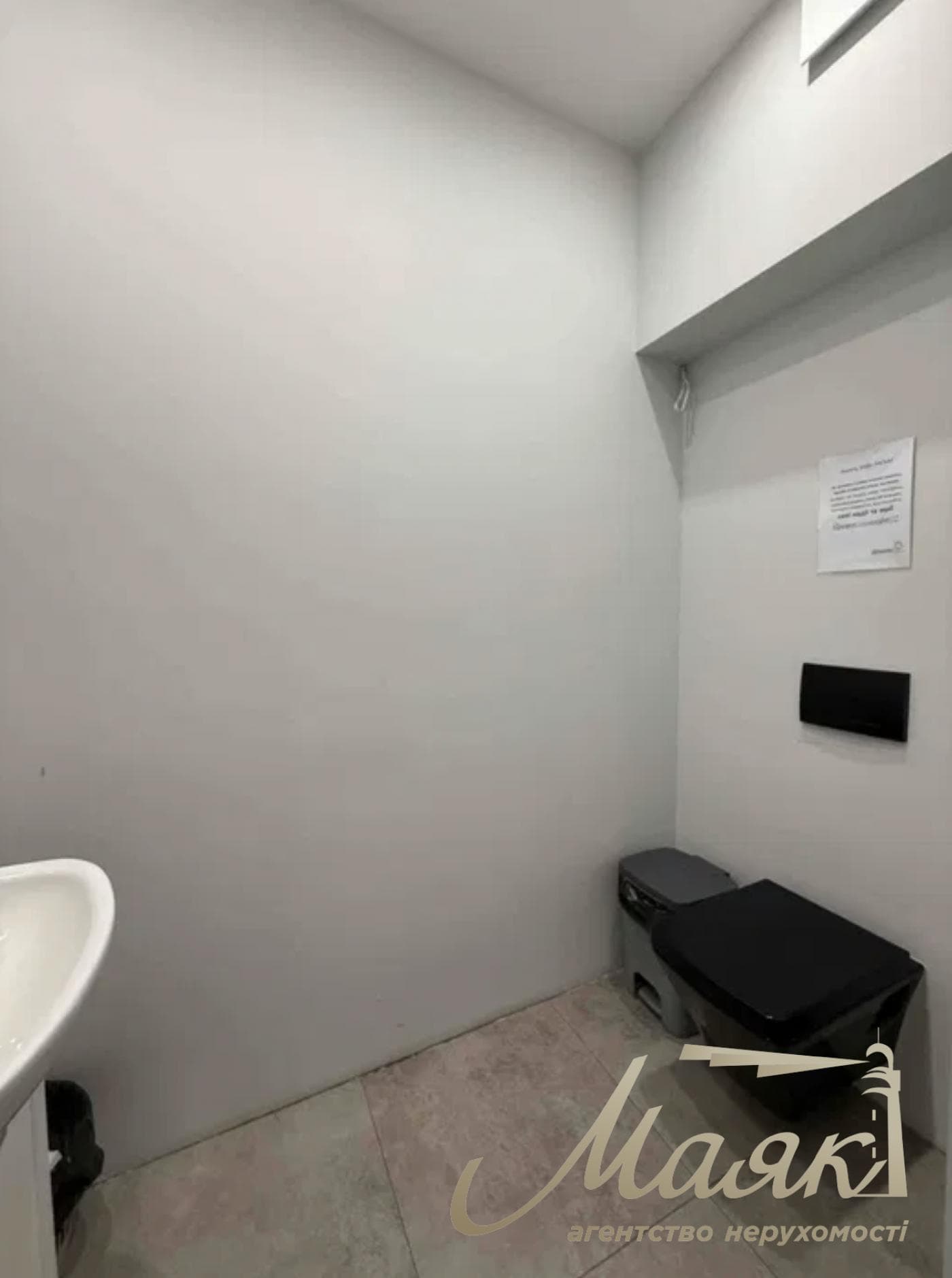 Фасадне цокольне приміщення (100 м²), провулок Коломийський, біля станції метро «Васильківська»