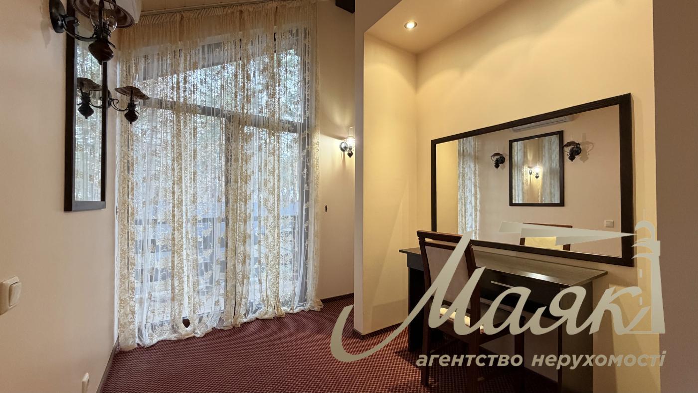 Оренда будинку К.Заспа, Козин, Плюти, оренда будинку в містечку, басейн, ліс, охорона