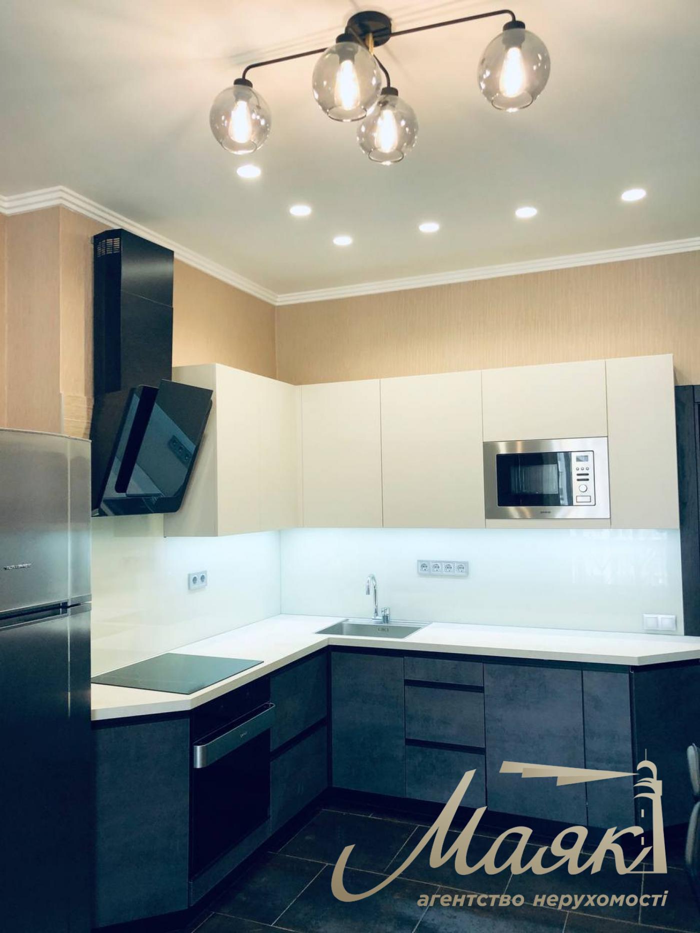 Rent 2-bedroom apartment 85m2 LCD Novopecherskie Lipki str. Andrey Verkhoglyada