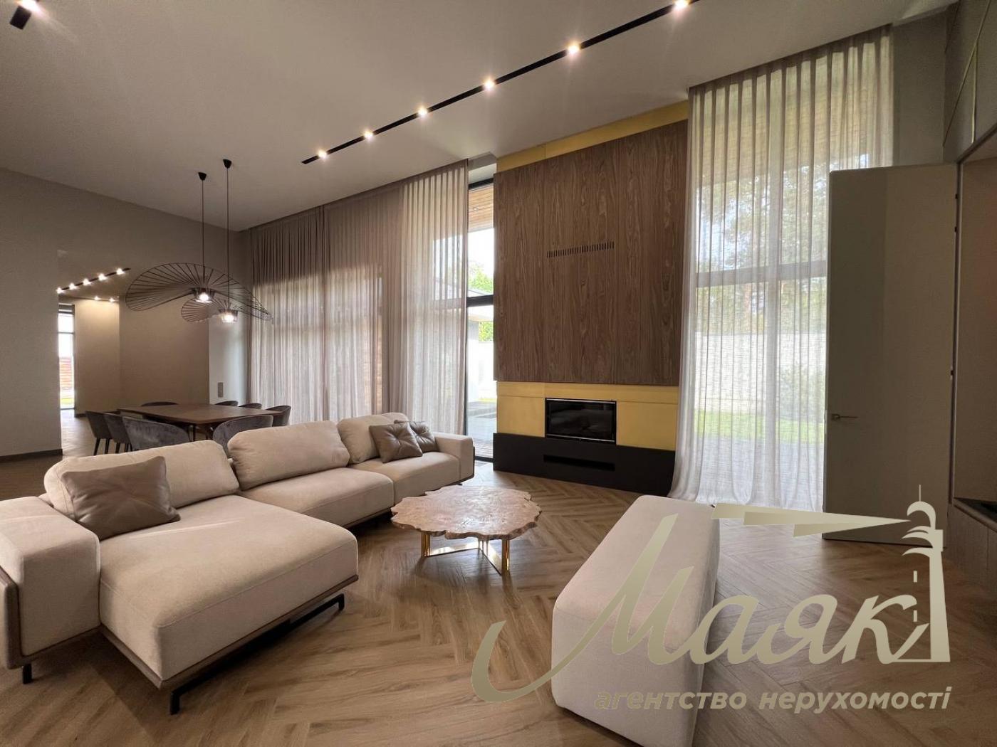 Modern one-storey house with swimming pool in Kozyń