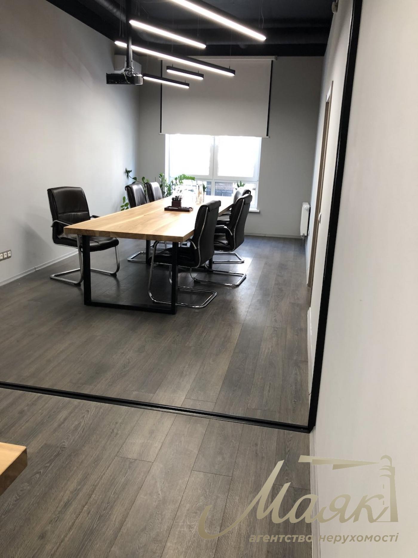 Оренда офісу 220м2 на Воздвиженці по вул.Дегтярна 8, Поділ.