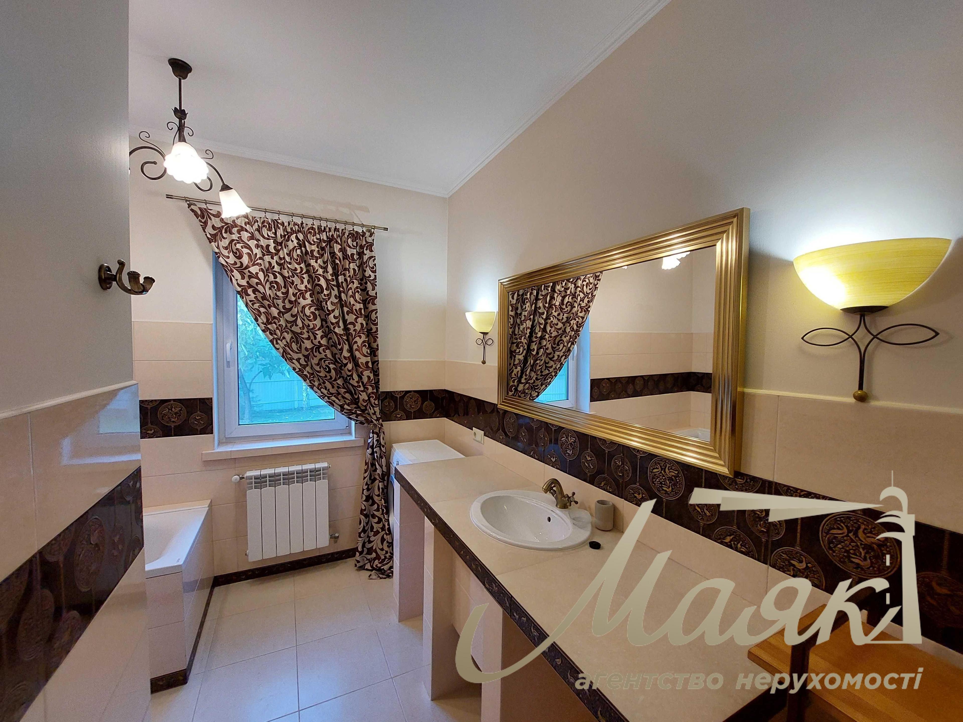 Продаж будинку з ремонтом 147м2 у Лісниках, біля озера.