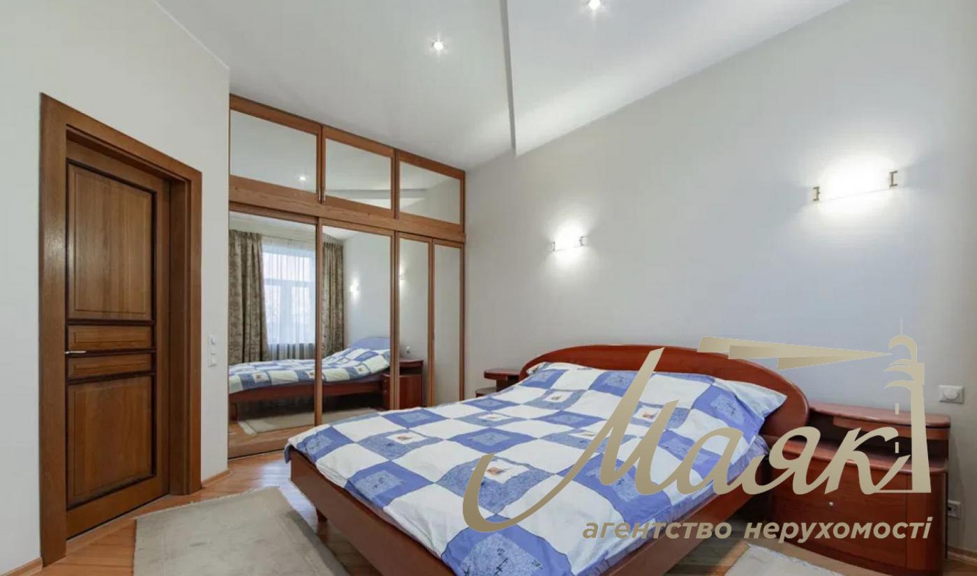 Продаж 4к дворівневої квартири вул. Дарвіна, Липки