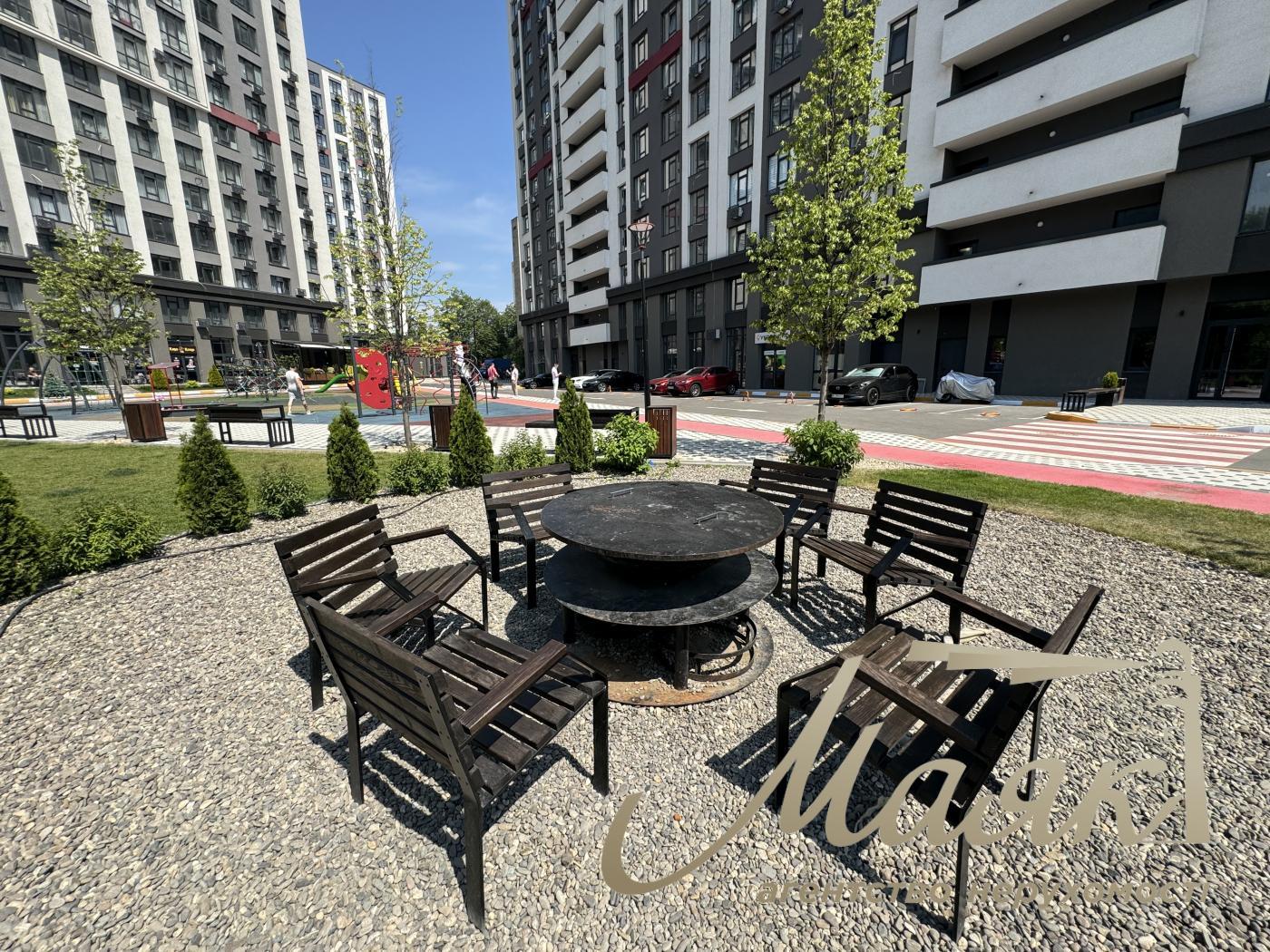 Rent of façade premises of 225 m² in the residential complex "Suchasny Kvartal", Otradny, Solomyansky district.