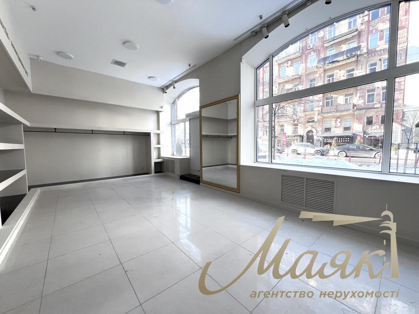 Оренда фасадного приміщення 156м2, Шота Руставелі 15.