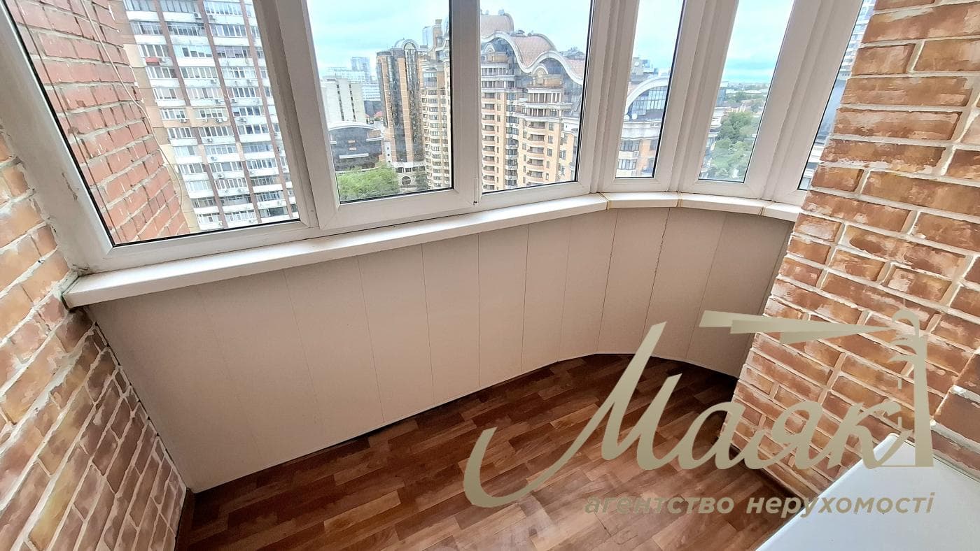 Продаж 3-кімнатної квартири біля станції метро «Печерська», вул. Лесі Українки