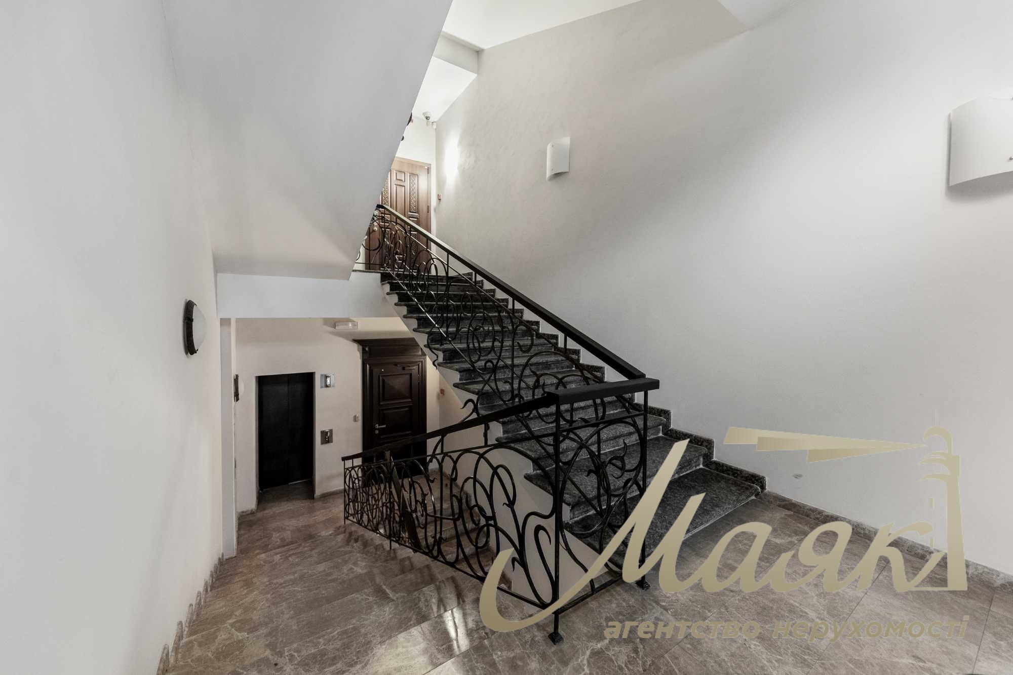 Оренда офісу в центрі (Софіївська площа), вул. Володимирська