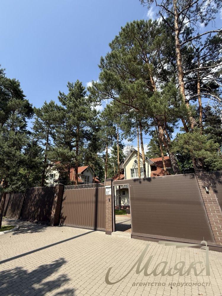 Продаж будинку в закритому КМ AlpenPark серед лісу