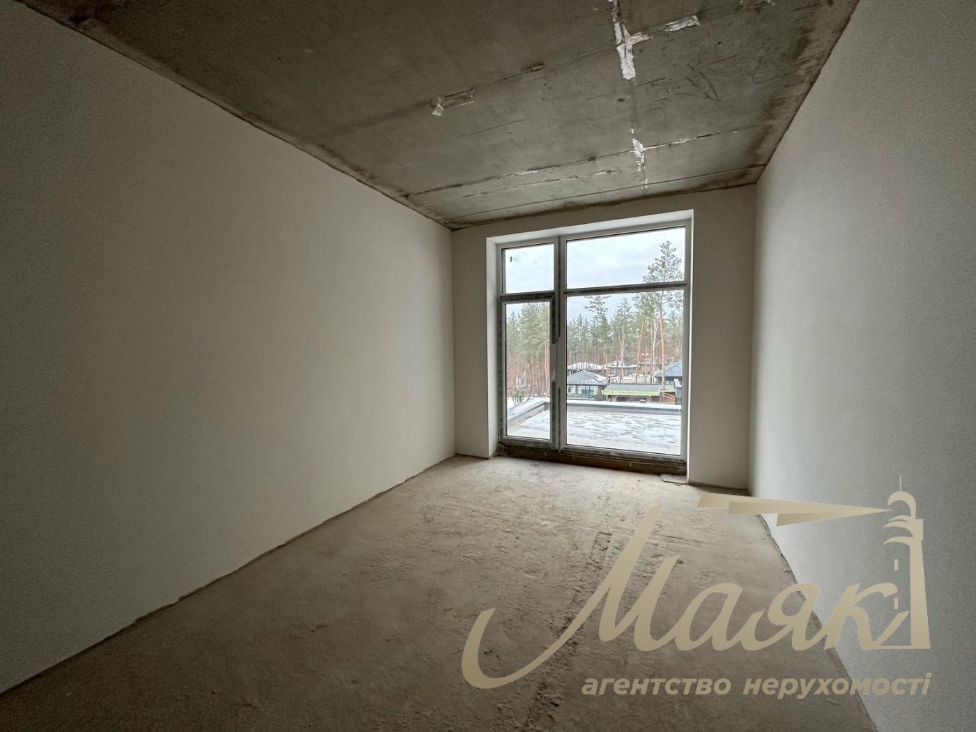 We offer for sale a modern and well-built house in the village. Khodosovka, just 10 minutes drive from Kiev