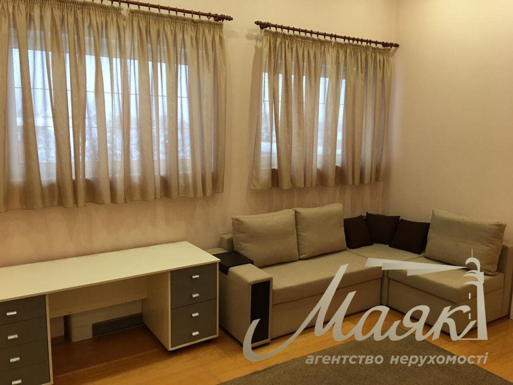 Продаж будинку з басейном у КМ "Золоті Ворота" Козин